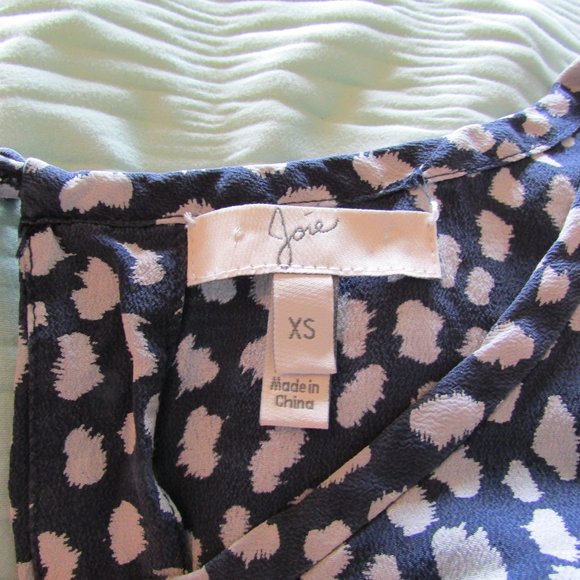 Joie Silk Navy Animal Print Blouse Top Cap Sleeves - Picture 4 of 6
